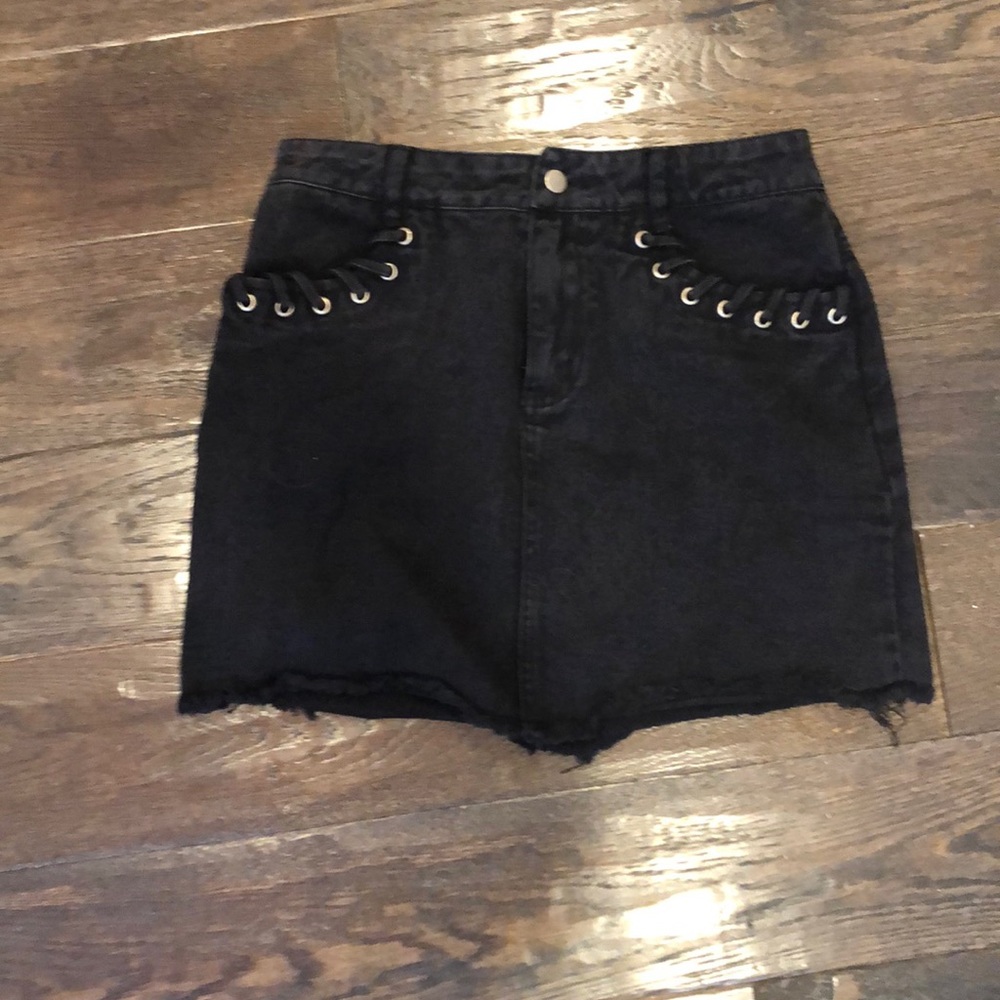 Black denim skirt w pocket design
